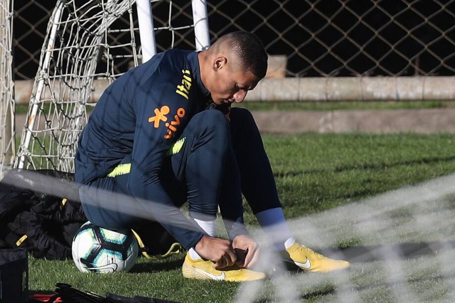A expectativa é de que o atacante Richarlison possa ser aproveitado por Tite