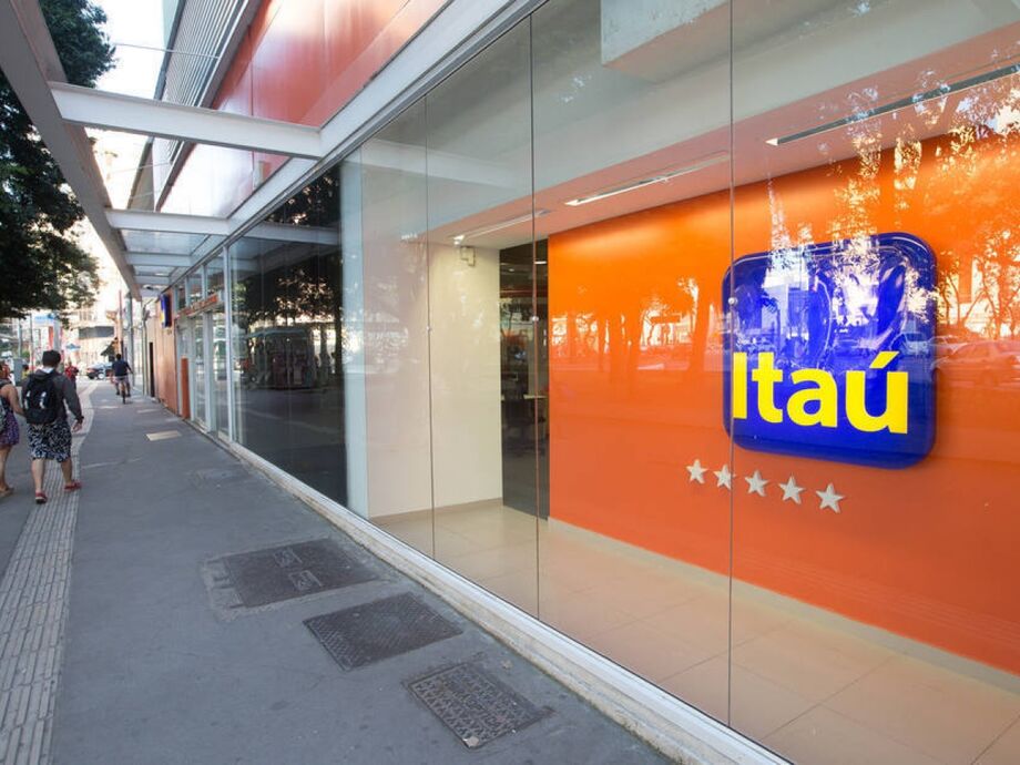Economista-chefe do Itaú comenta alta previsão do PIB