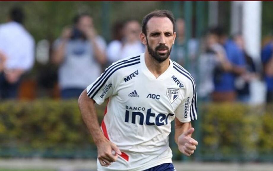 Juanfran fez exames e foi confirmado um estiramento no ligamento