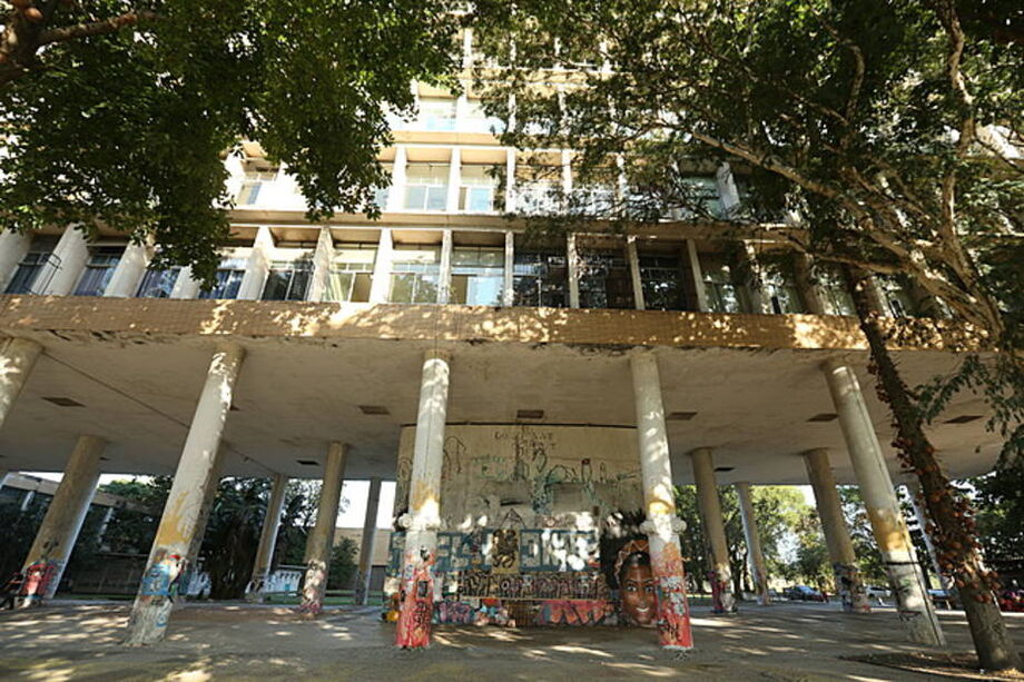 Segundo os pesquisadores da UFRJ, após sete meses com as escolas fechadas, é preciso reavaliar os benefícios e os efeitos colaterais da medida