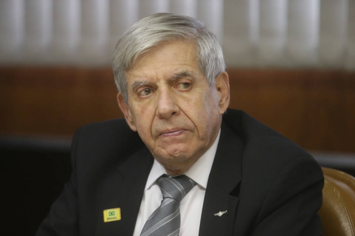 Heleno também é acusado de abuso de autoridade