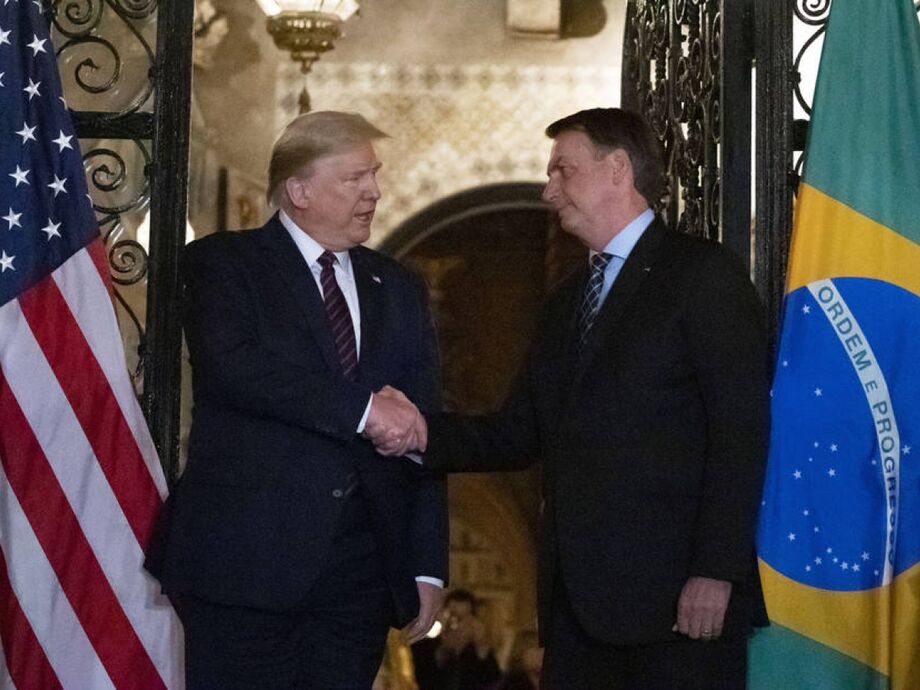 Uma reportagem do jornal The New York Times publicada nesta terça-feira, 27, traça as semelhanças entre o presidente Jair Bolsonaro e o americano Donald Trump