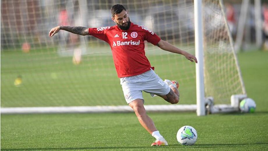 Depois do ocorrido, o clube postou uma mensagem no Twitter para o jogador
