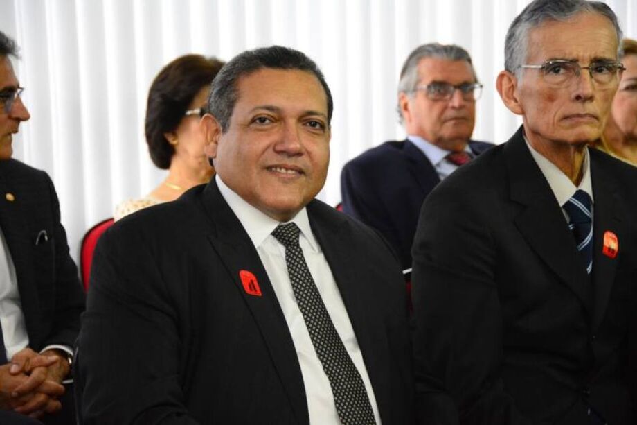 A escolha do mandatário para a vaga na Corte tem sido criticada por aliados do governo e apoiadores do governo.