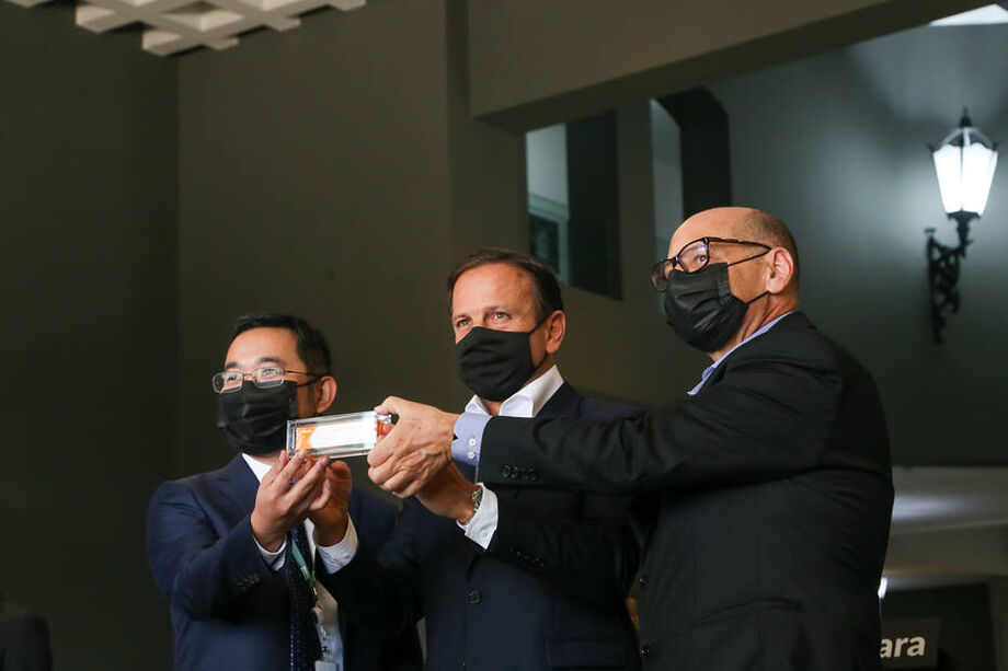 Governo de São Paulo assina acordo com a chinesa Sinovac para fornecimento de doses da coronavac