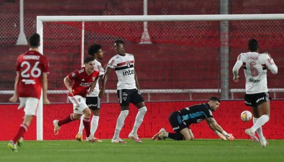 Como consolo, o São Paulo vai brigar na última rodada por uma vaga na Copa Sul-Americana