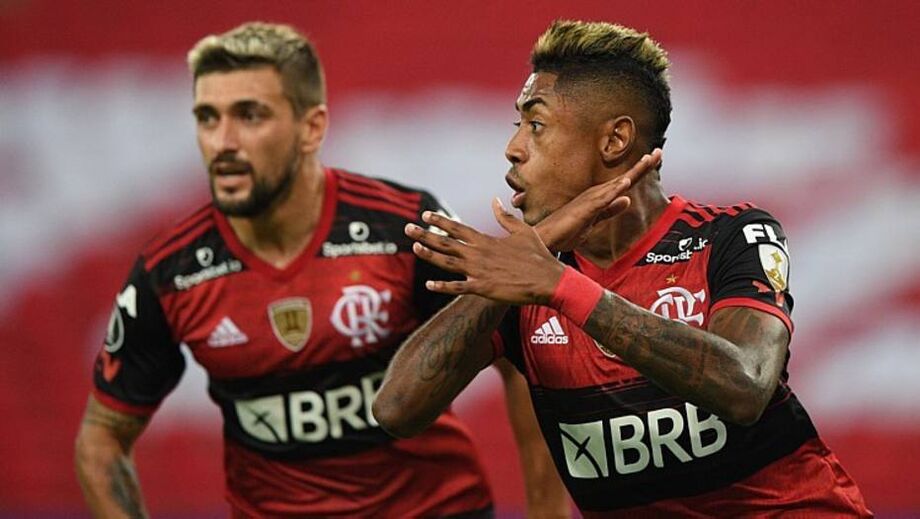 O artilheiro Gabriel Barbosa torceu o tornozelo e deu lugar a Bruno Henrique