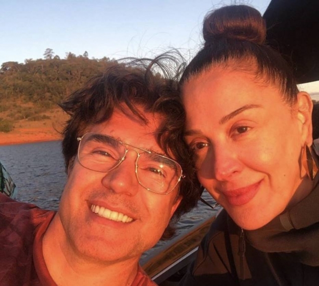 Apesar de quase uma década de relacionamento, a atriz garante que ainda se sente apaixonada, como no início. Não mudou nada, só melhorou.