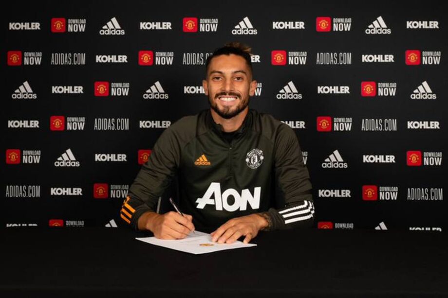 Manchester United confirma covid-19 e Alex Telles vira dúvida na seleção