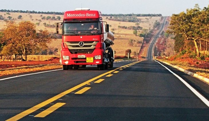 Outra obra importante do Governo de Mato Grosso do Sul, que está sendo feita por meio de convênio com a prefeitura, é a pavimentação de bairros e do centro.