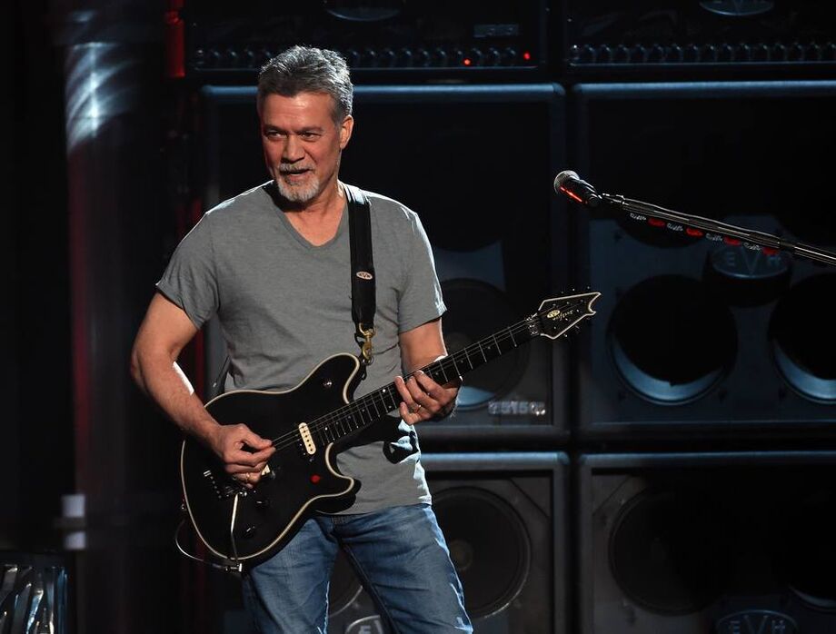 O músico Eddie Van Halen em foto de 16 de maio de 2015, na MGM Grand Garden Arena, em Las Vegas