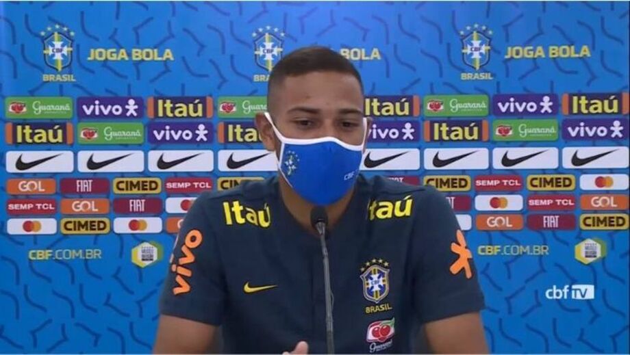 Lateral da seleção brasileira, Renan Lodi concedeu coletiva na Granja Comary