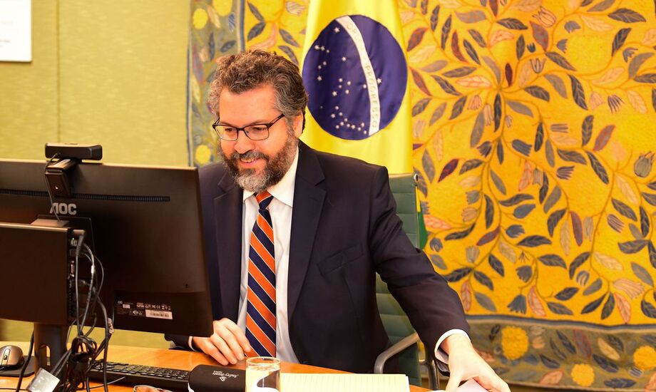 Cinco ministros e o presidente do BC debateram hoje crescimento econômico