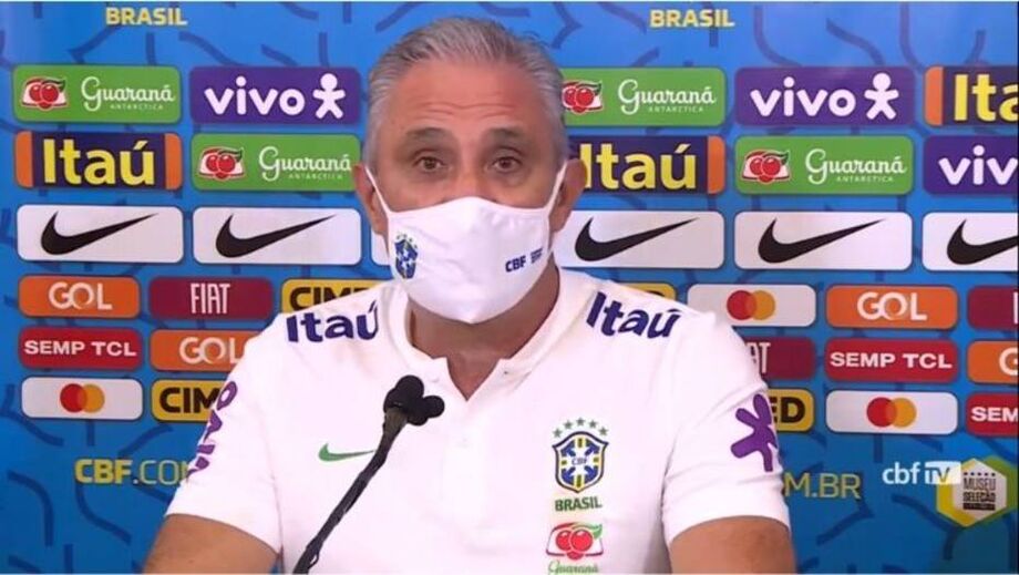 Tite durante coletiva da seleção brasileira em São Paulo