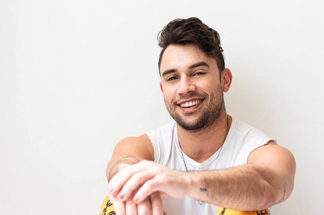 O ator Leandro Gomez, da série 'O Crush Perfeito', da Netflix, fala sobre sexualidade e infância