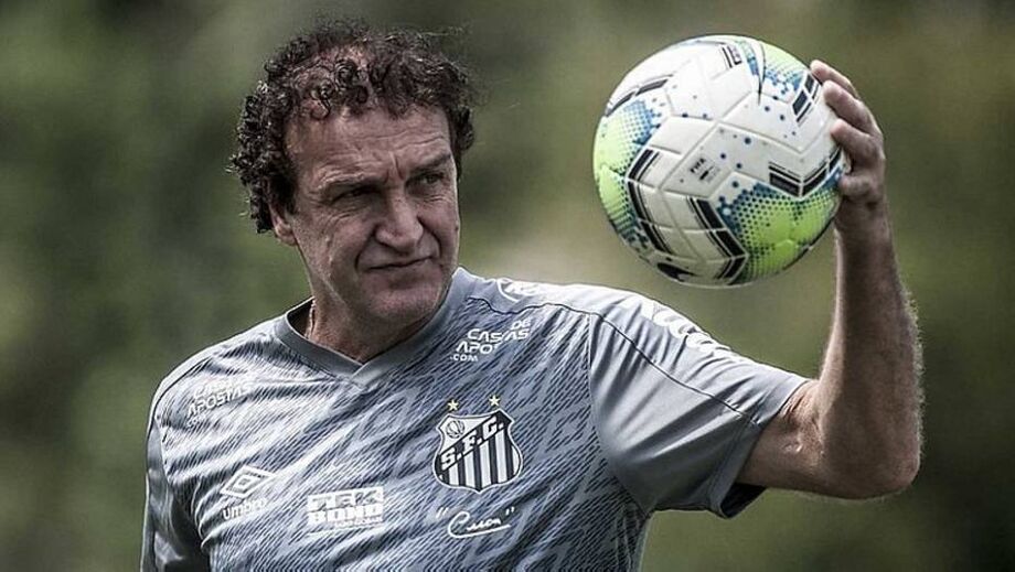 Cuca comanda treino no CT Rei Pelé