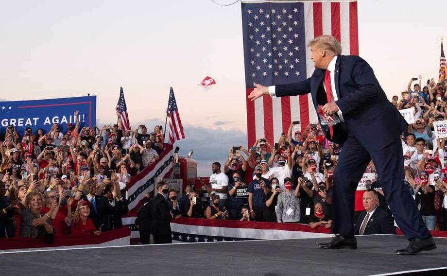 Aparentando estar recuperado da Covid-19, Trump usou sua própria história para criticar orientações de saúde e sugerir que pessoas podem seguir uma vida normal