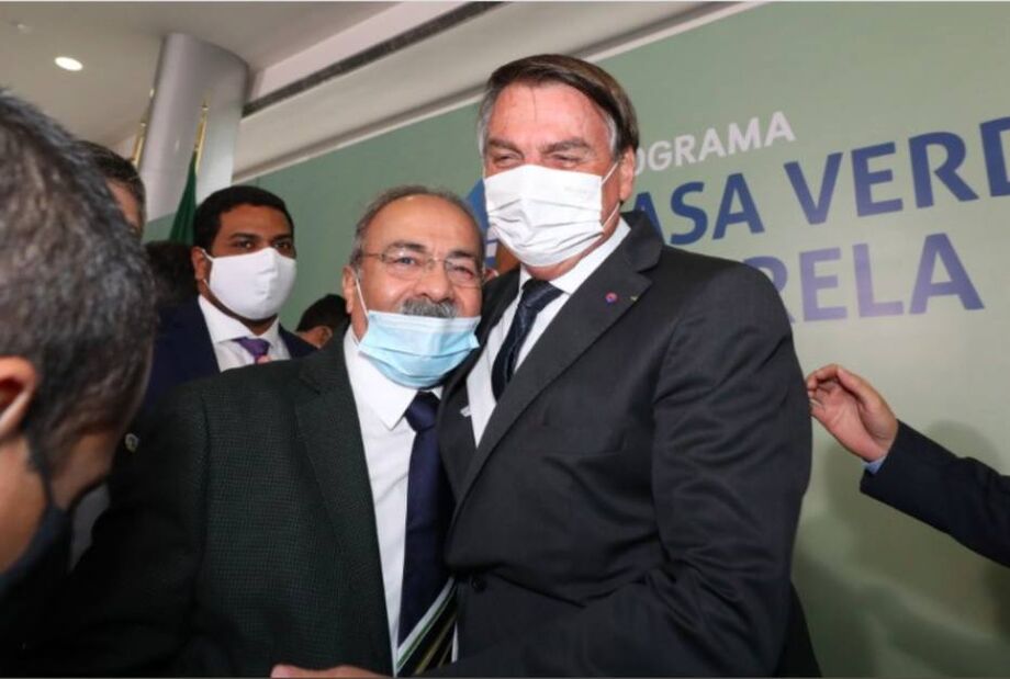 Flagrado com dinheiro na cueca e acusado de desviar recursos da covid-19, o senador Chico Rodrigues (DEM-RR) deixou nesta segunda-feira, 19, o Conselho de Ética e Decoro Parlamentar do Senado