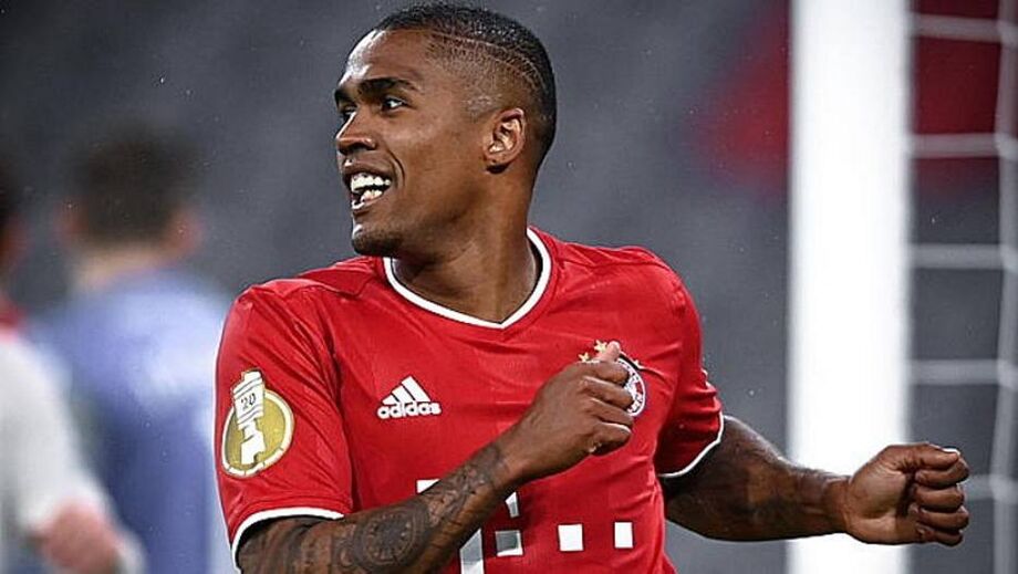 Douglas Costa foi titular do Bayern de Munique na goleada