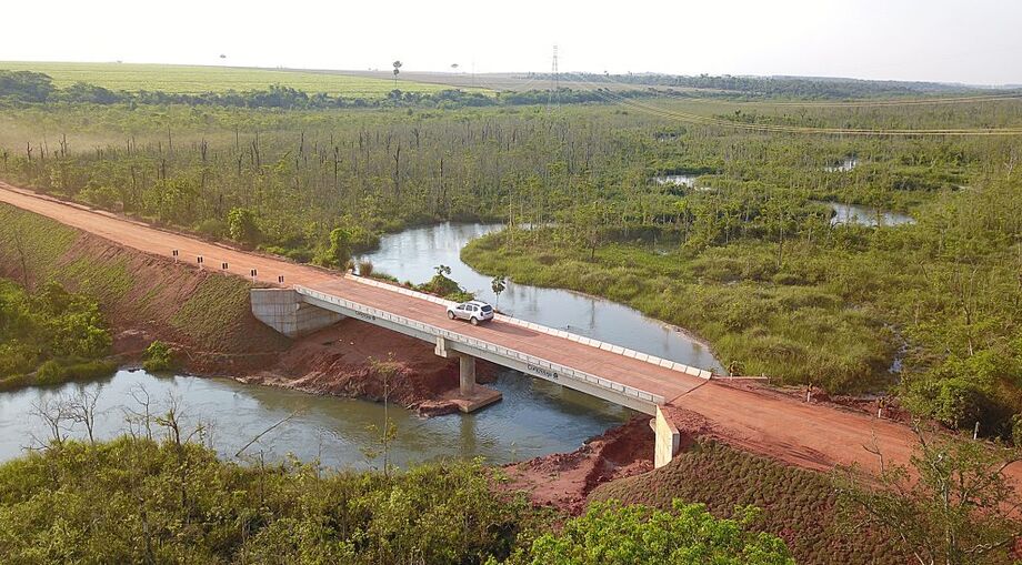Batayporã Construção de pote de concreto no Rio Samambaia Foto Edem 1024x567