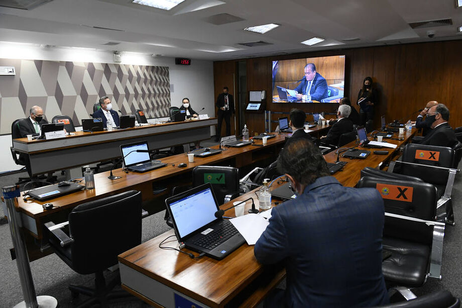 Senadores se reuniram pessoalmente para aprovar indicações para agências