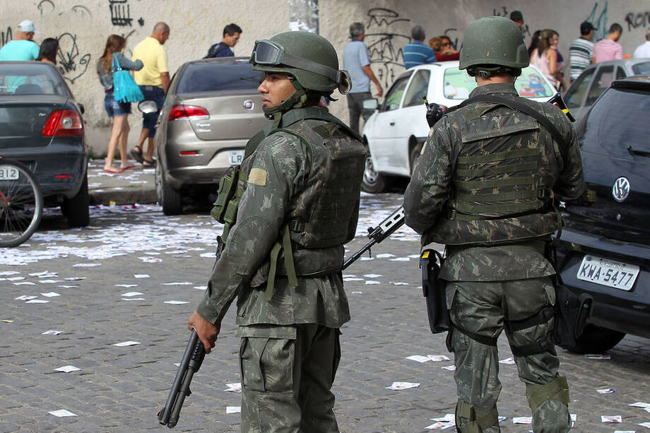 Desde 1994 a Justiça Eleitoral conta com o apoio logístico das Forças Armadas no dia da votação