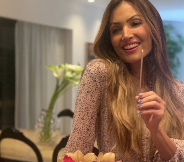 A apresentadora Patrícia Poeta completou 44 anos de idade