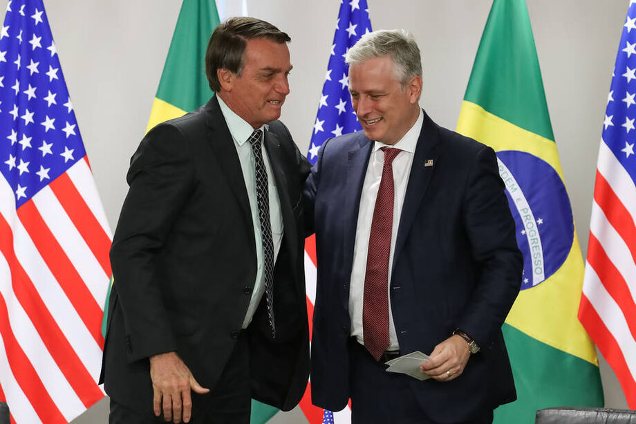 O presidente da República, Jair Bolsonaro, cumprimenta o Conselheiro de Segurança Nacional dos EUA, Robert O'Brien durante encontro em Brasília
