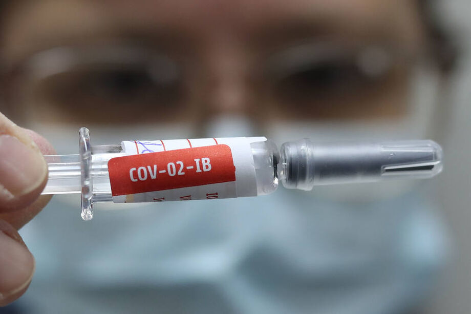 Após o presidente Jair Bolsonaro afirmar que o governo federal não comprará doses da Coronavac, governadores cogitam possibilidade de consórcio para aquisição da vacina