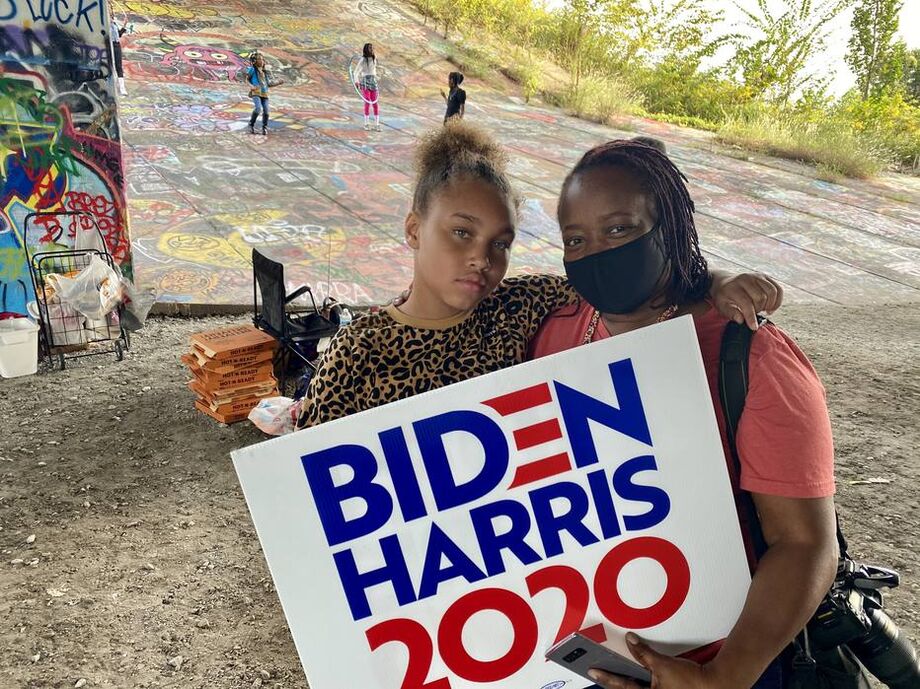 Carletha Reese com a filha: ela já votou em republicanos, mas agora apoia Biden