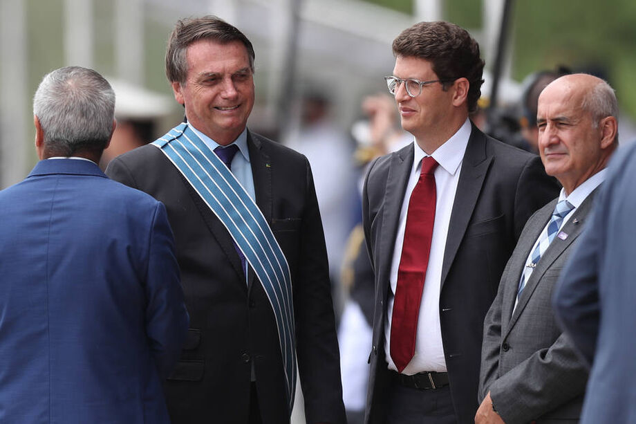 Bolsonaro participa de evento na Base Aérea de Brasília junto com os ministros Ricardo Salles e general Luiz Ramos