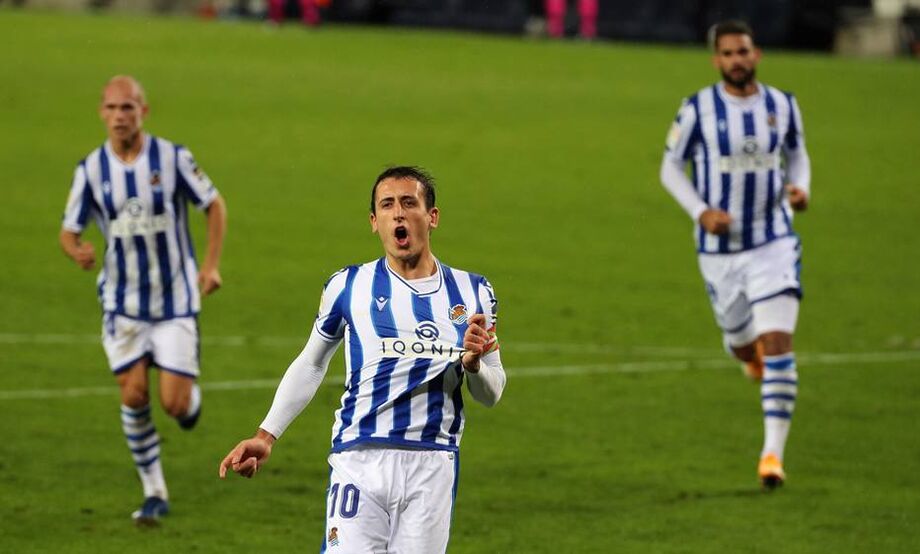 Oyarzabal comemora gol da Real Sociedad contra o Huesca