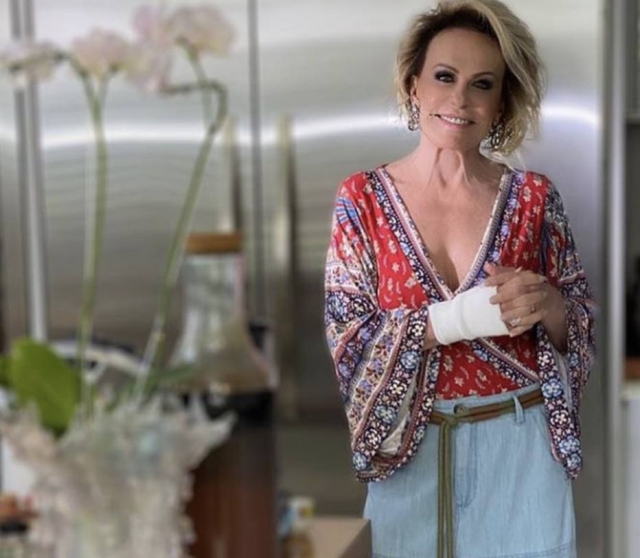A apresentadora Ana Maria Braga teve de passar por cirurgia para tratar síndrome do túnel do carpo