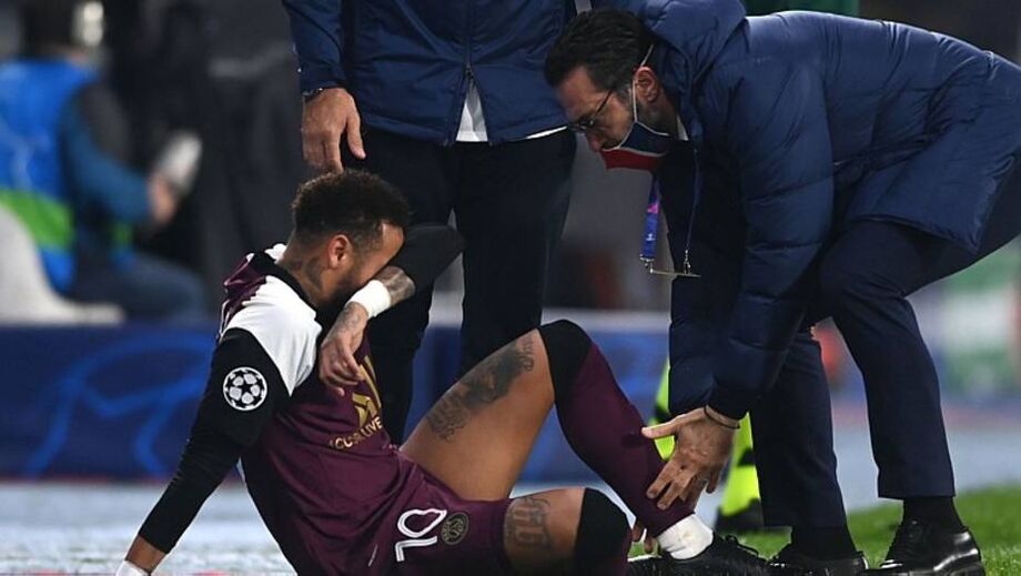 Neymar se lesionou em confronto válido pela Liga dos Campeões