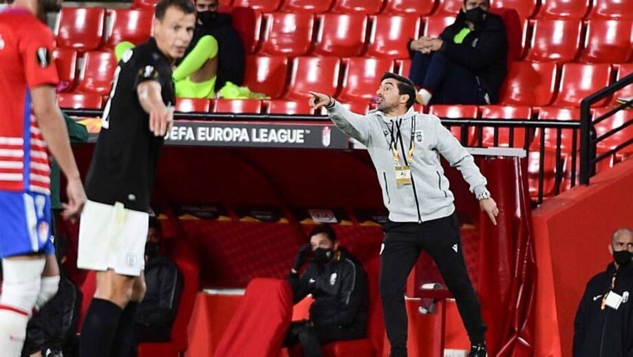 Abel Ferreira comanda o Paok contra o Granada, em sua despedida da equipe grega