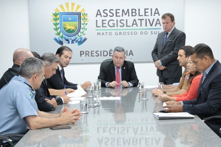 Assinatura de termo de cooperação entre ALEMS e Defensoria Pública