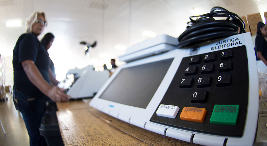 Conforme os promotores, foram requeridas dezenas de diligências para que candidatos juntassem documentos necessários para comprovação da regularidade de suas candidaturas