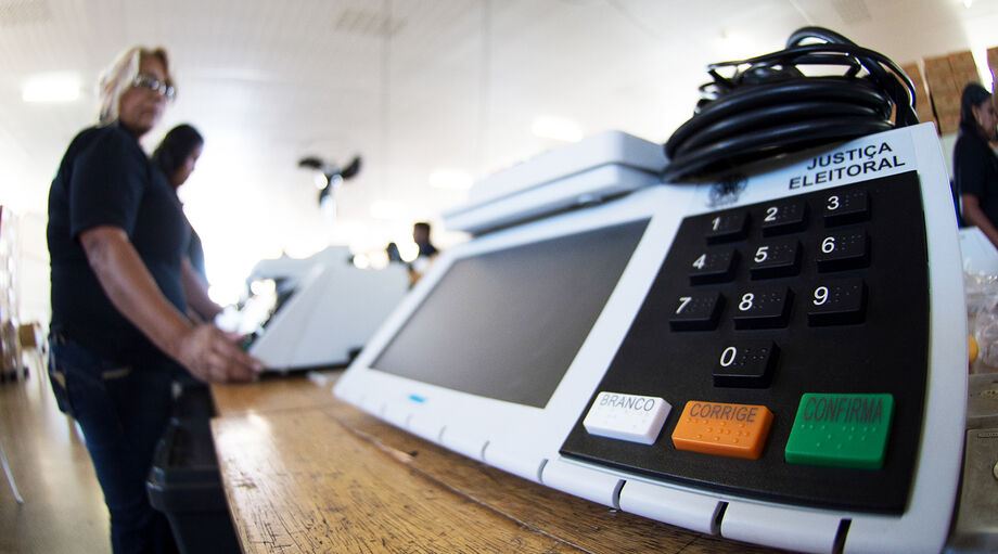 Serão preparadas aproximadamente 19 mil mídias para as seções eleitorais, entre memórias de resultado de votação, memória de resultado especial, flashes de carga, flashes de votação, entre outras