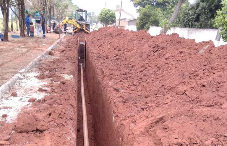 Obras da rede de esgoto serão concluídas em todo centro de Japorã