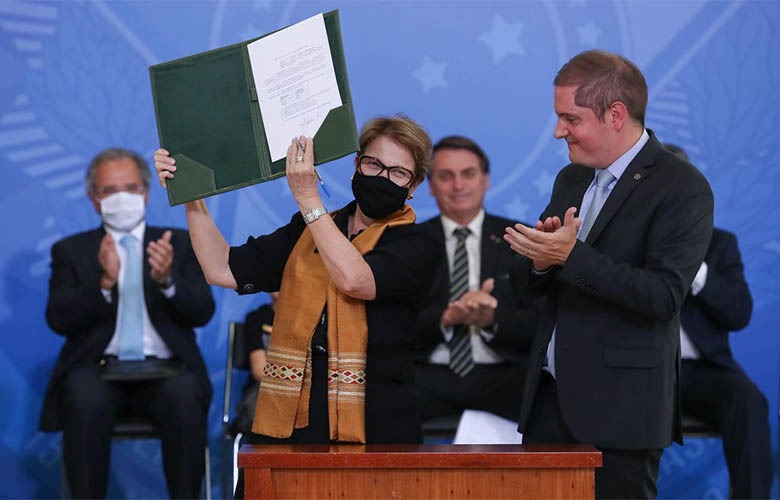 Ao lado de Bruno Bianco, Tereza Cristina comemorou fim de