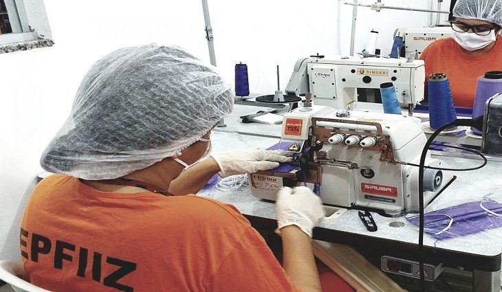 A iniciativa proporciona ocupação produtiva aos reeducandos e contribui no combate à pandemia no Estado.