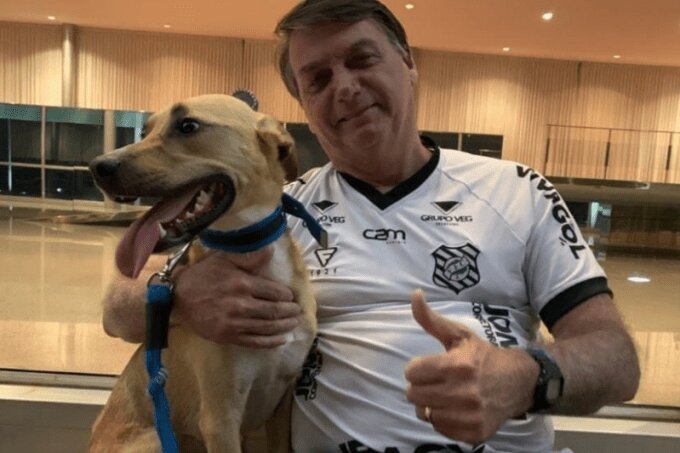 Bolsonaro e Faísca: vacina obrigatória, só contra a raiva