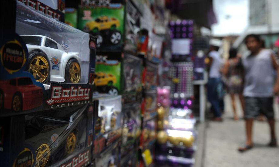A Central Única das Favelas (Cufa) está distribuindo hoje (12) Dia das Crianças,15 mil brinquedos para moradores da comunidade da Rocinha, zona sul da cidade