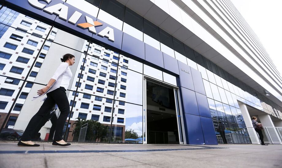 Também nesta sexta-feira, a Caixa credita a primeira parcela do auxílio emergencial regular para 95 mil brasileiros que tiveram o benefício aprovado