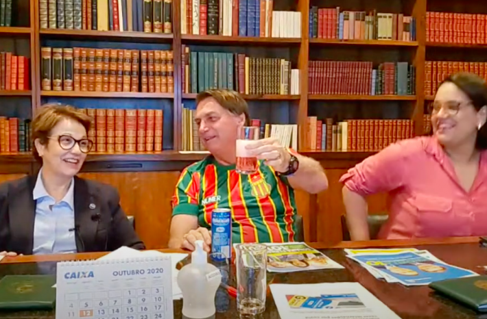Após repercussão da piada, Bolsonaro se desculpou em transmissão ao vivo nas redes sociais