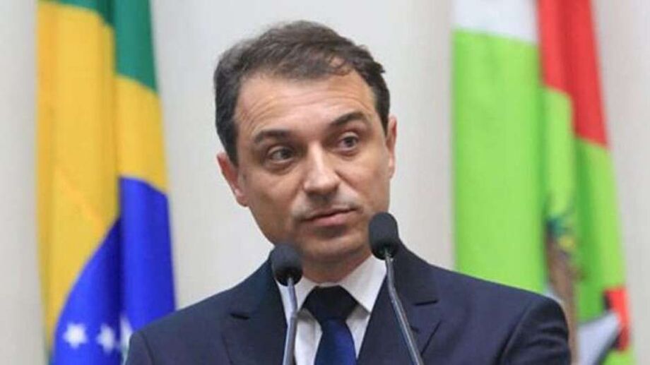 'Julgamento político', diz governador afastado de SC sobre impeachment