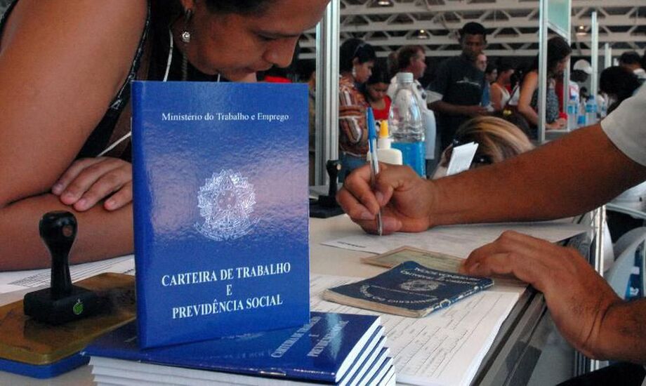 O indicador mede a diferença entre contratações e demissões