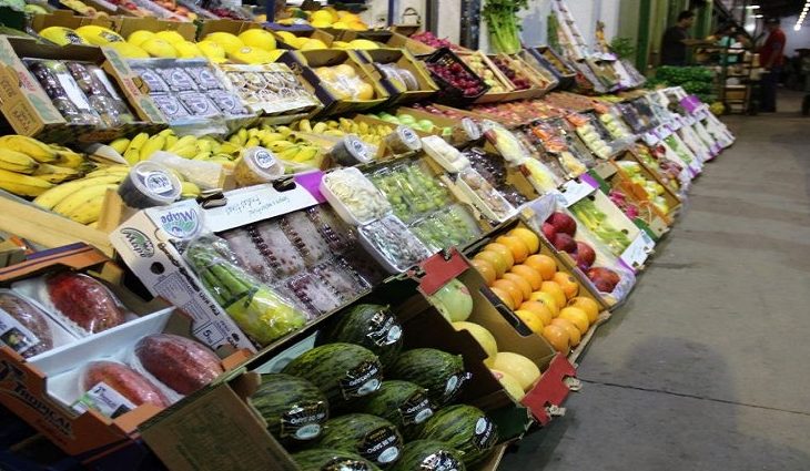 Quanto mais coloridos, melhor! Alface, rúcula, repolho, tomate, cenoura, beterraba, além de outros, ressalta Anderson.