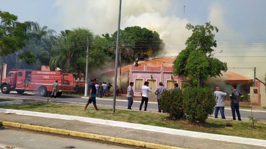Em Porto Murtinho, Comite e Restaurante do Nelsom Cintra pegam fogo