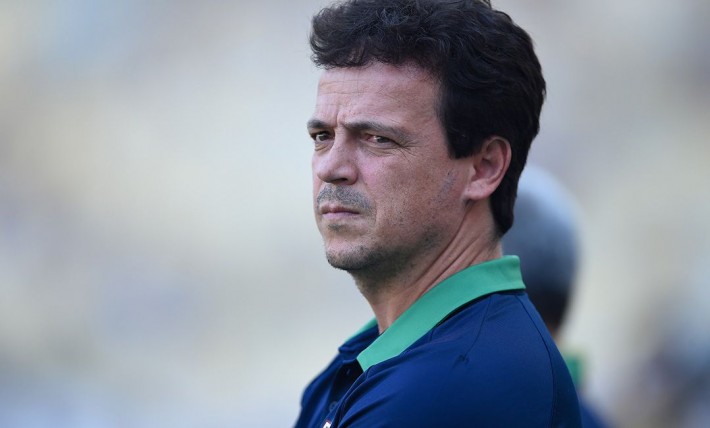 Fernando Diniz fica na expectativa de boas notícias dos médicos